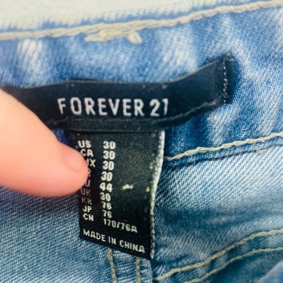 Forever 21 Womens High Rise Acid Wash Denim Shortie Shorts Cut Off Size 30 - Picture 5 of 8